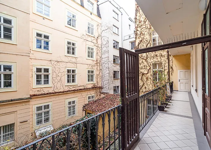 Luxurious Two-Bedroom In The Old Town