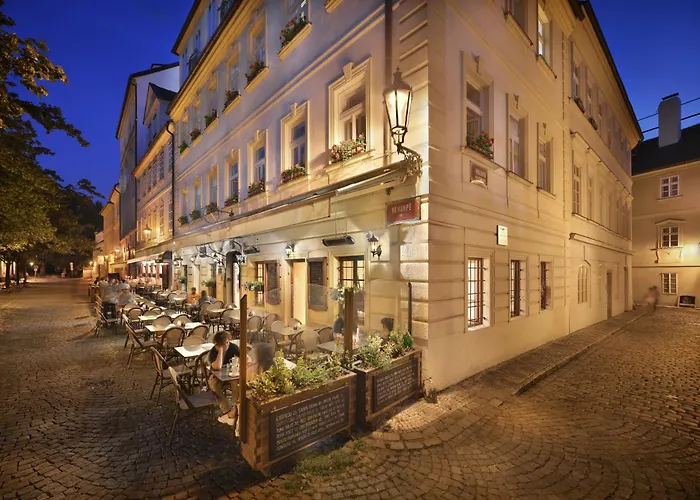 Hotel At The Golden Scissors Praga