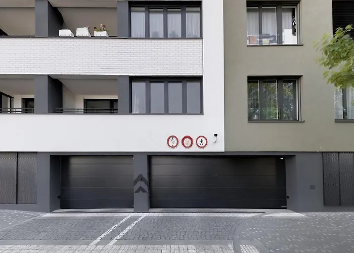 Holesovice Delight: Modern Comfort With A Twist In Prague 7, Чехія