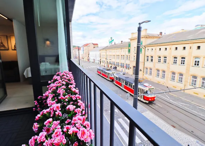 Sunny In Smichov, 5