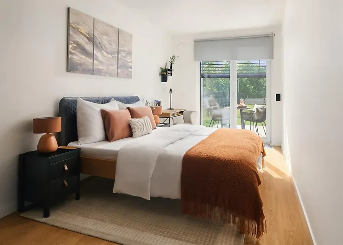 Beta Home - Free Garage, Air Condition, Garden, At Metro, 2Nd Parking On Request