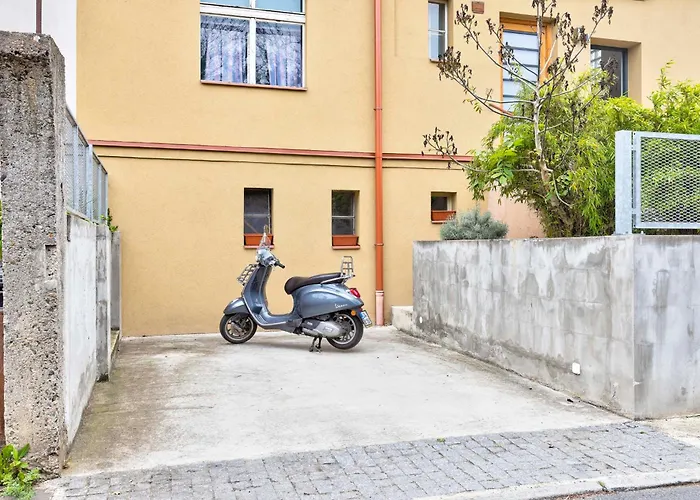 Family Friendly Spacious Two Floor B&B Prague