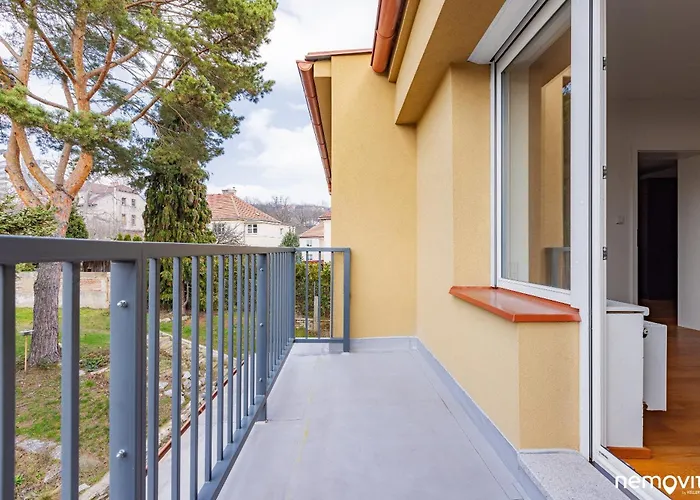 Family Friendly Spacious Two Floor B&B Prague