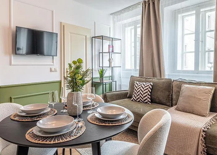 Exquisite 2 Bedroom Apartment At Lesser Town By Easybnb Premium Praga, República Checa