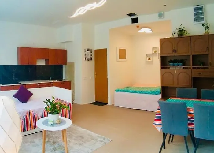 Free Parking - Green Studio Apartment - Private - Ground Floor - Near Center Praha, Česká republika