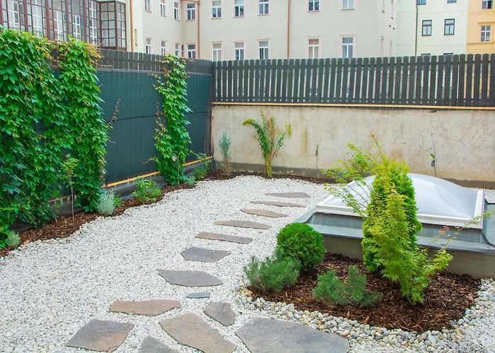 New City Centre Garden Apartment - Central Location