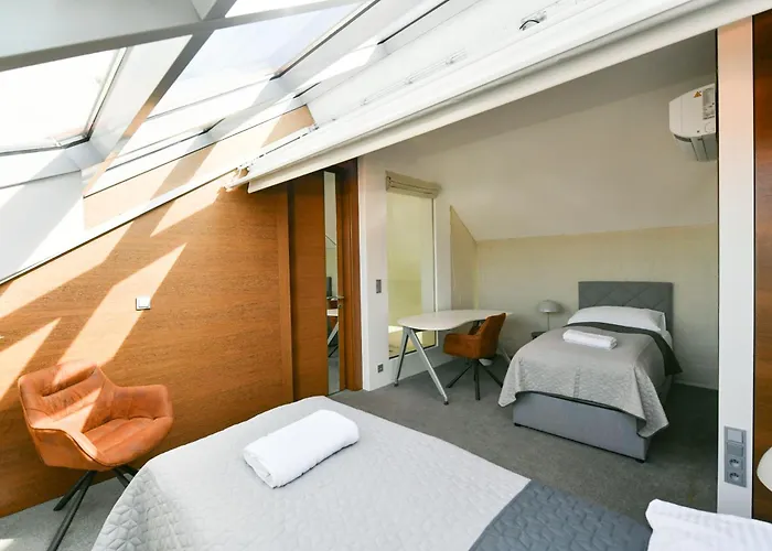Presidential Penthouse, 303M2, Jacuzzi On Terrace, Sauna, 6Bdrm, 4Bthrm, Ac, Lift