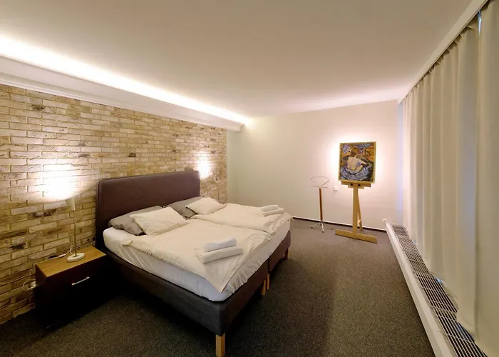 ViDa Prostorný 220 m2 3BR Apartmán s Krbem a Zahradou, Ideální pro Rodiny