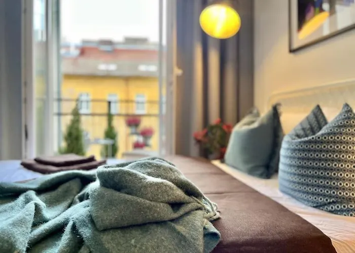 Sunlit - Prague Apartment