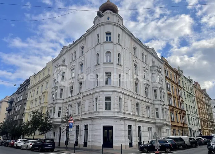 Podkrovní hnízdečko