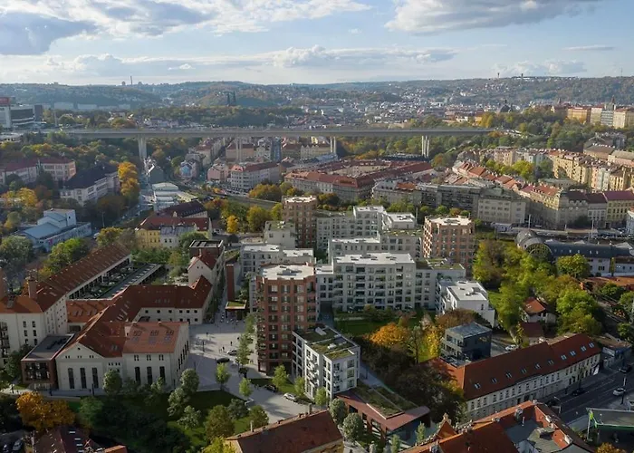 Free Private Parking, Central Location, Nuslesky Pivovar Sunset Balcony Home,