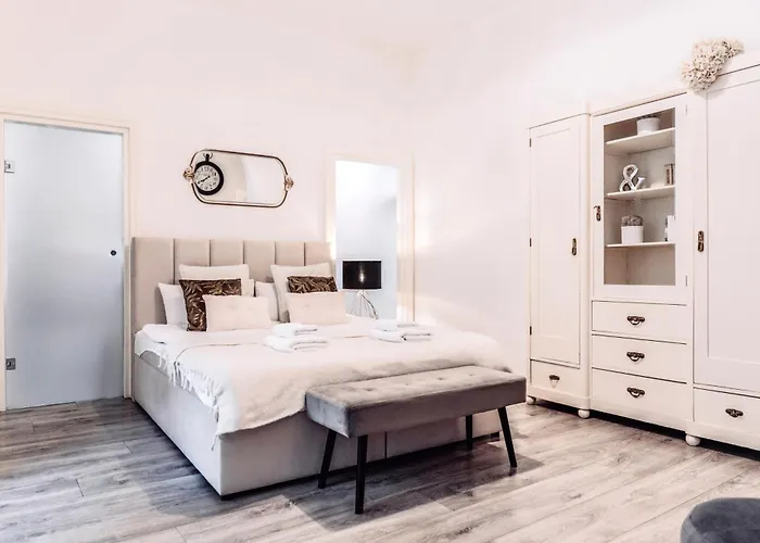 Wenceslas Square / Main Station - New Studio***** Prague, Czech Republic