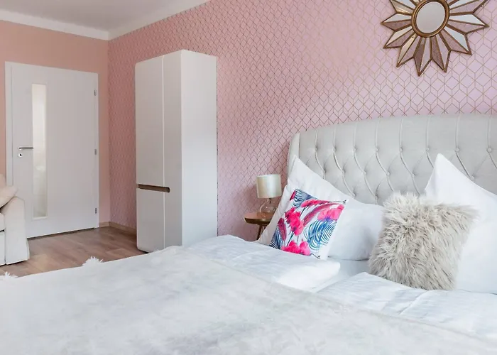Pastel Art Deco 3Bdr Ruterra Apt Praha, Česká republika