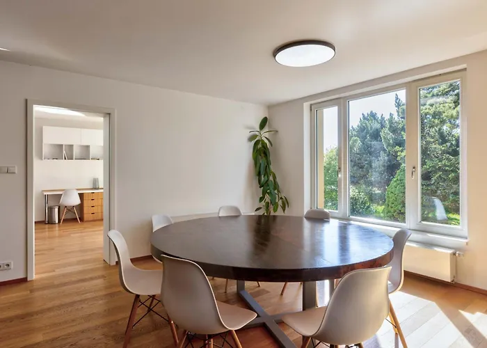Family Friendly Spacious Two Floor B&B Prague