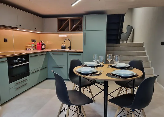 Beautiful Duplex 20 Min From Center