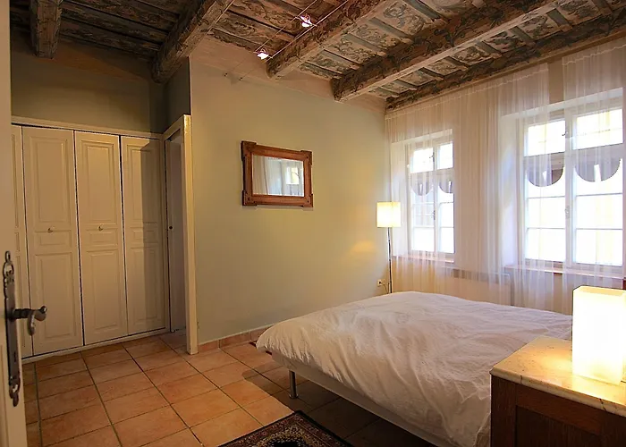 1 Bed Flat - Sleeps 4 - Balcony - Wifi