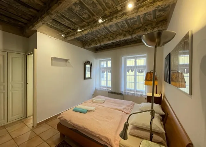 1 Bed Flat - Sleeps 4 - Balcony - Wifi