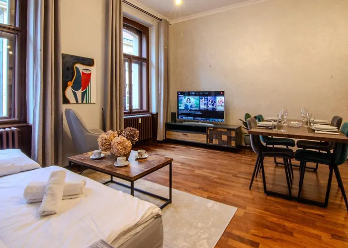 Aurion Riverfront Near Dancing House - Up To 5 Guests