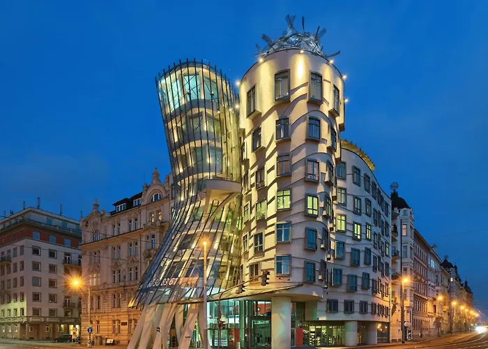 Aurion Riverfront Near Dancing House - Up To 5 Guests