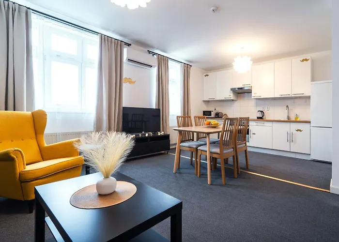 Little Tom Apartments