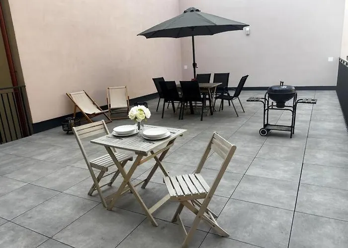 Free Parking Apt With Grand Terrace