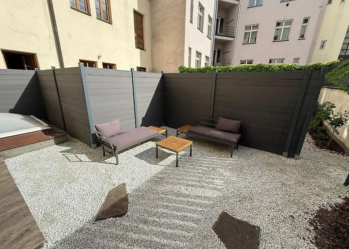 City Centre Garden With Parking