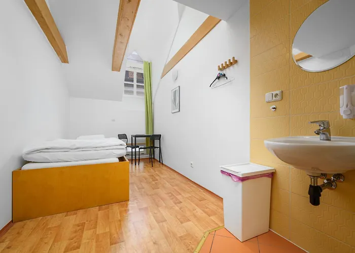 Wellness Hostel Central Praga, República Checa