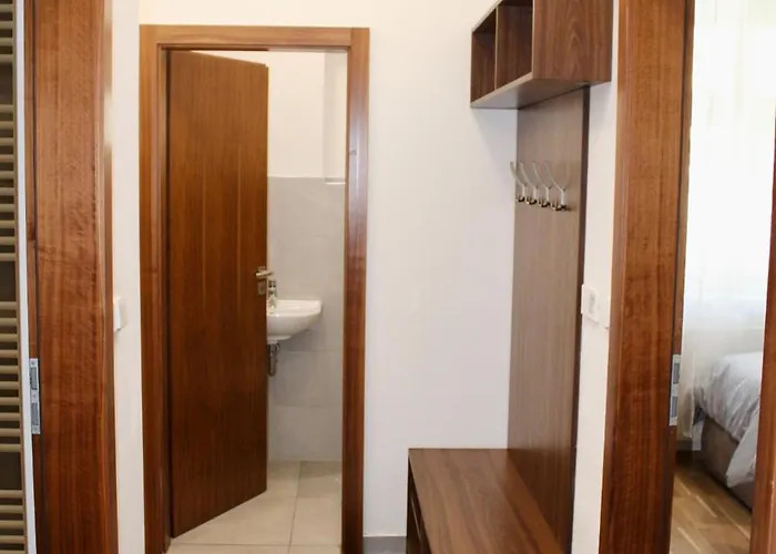 Aurion Spacious 2Br Apartment Near Prague Castle - Parking - Up To 8 Guests, Czechy