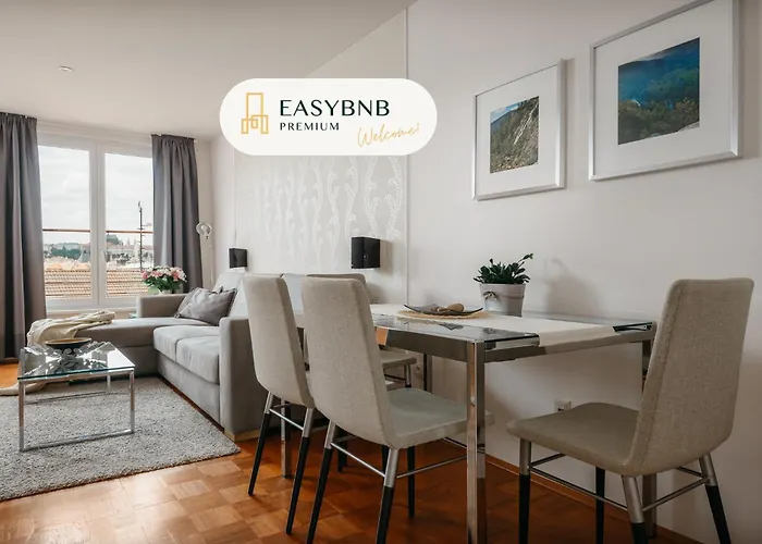 Roy 2Br Apt With ue Castle View, Parking & Ac By Easybnb Premium