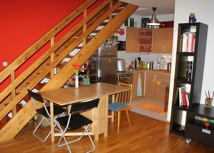 Sunny Two-Story Apartment Kyje Prag, Tschechische Republik