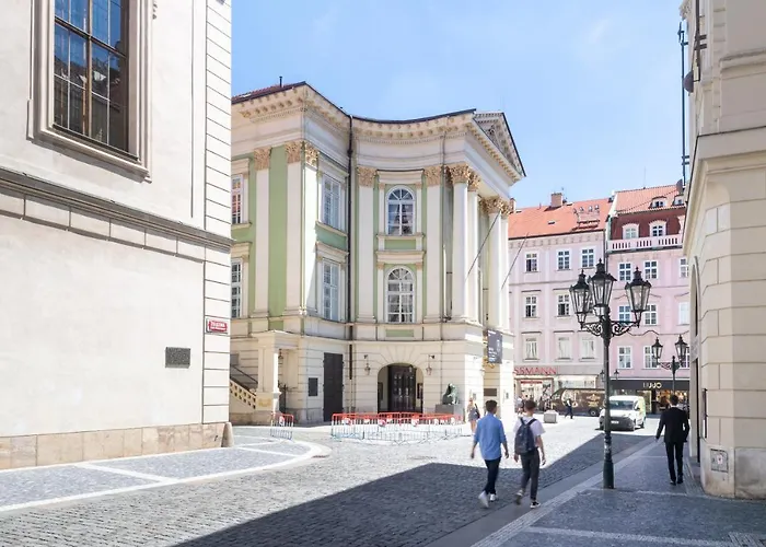 Quiet Apartment In The Heart Of Old Town Centre