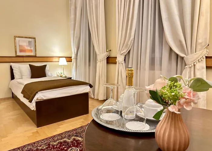 Fleur De Lis Hotel