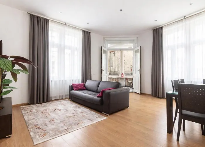 Riverside Palace Apartments